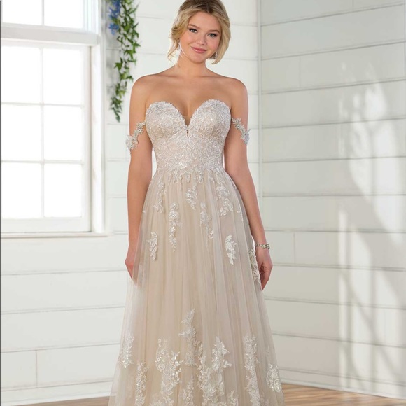 Essense of Australia D2537 Wedding dress - Picture 2 of 11